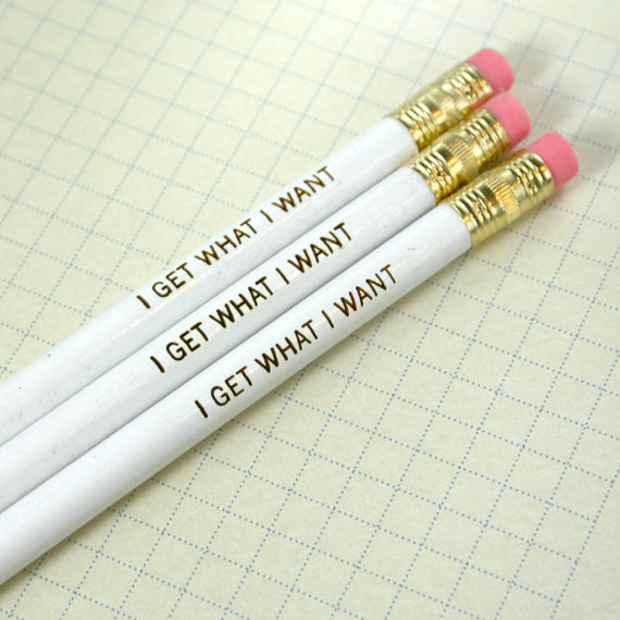 Lápis com mensagens gravadas